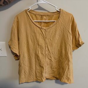American Eagle Outfitters yellow Short Sleeve Tee